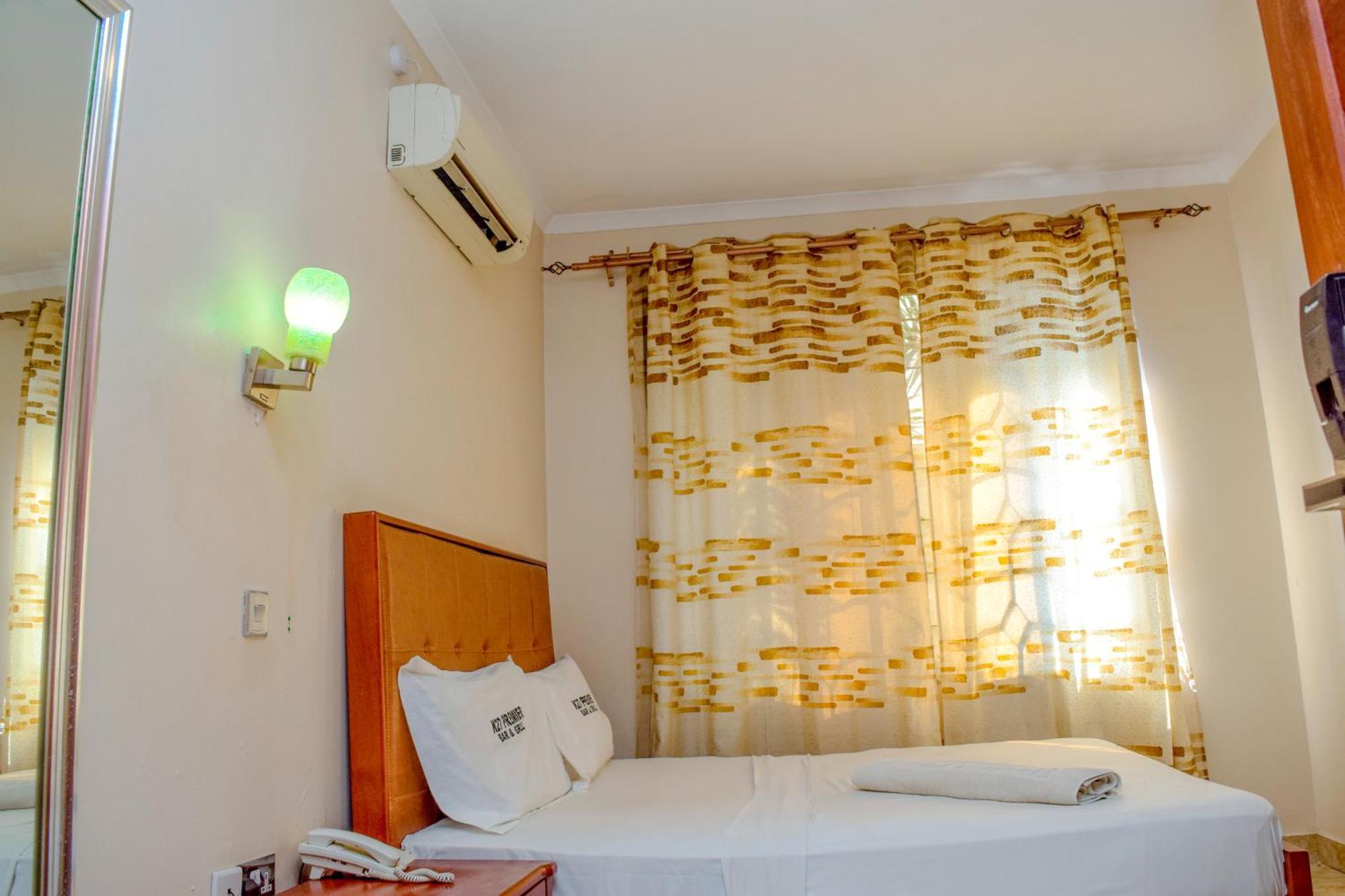Auberge de jeunesse K27 Premier Backpackers à Dar es Salaam Extérieur photo