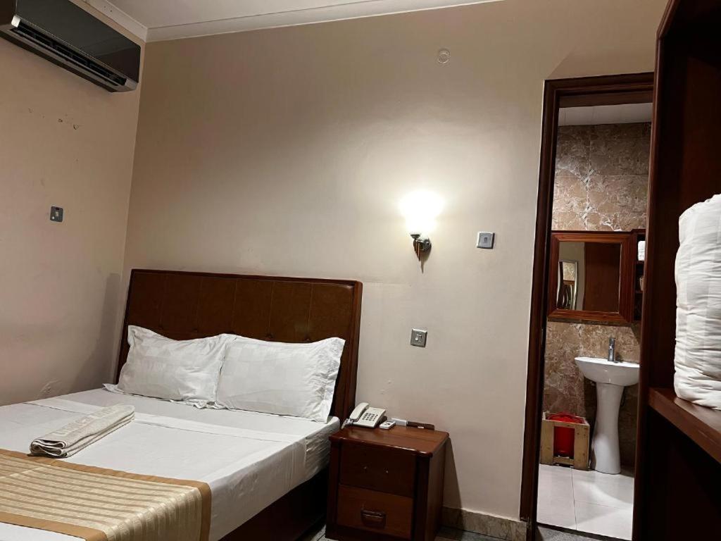 Auberge de jeunesse K27 Premier Backpackers à Dar es Salaam Extérieur photo